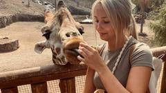 Eines der BESTEN Erlebnisse! Ich durfte mein Lieblingstier füttern und streicheln. (Foto: Privat)