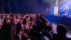 SR 1 Unplugged mit Max Giesinger im Cloef Atrium in Orscholz (Foto: Dirk Guldner)