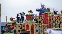 Ein glitzernder Wagen auf dem Umzug in Dillingen (Foto: Pasquale D'Angiolillo)