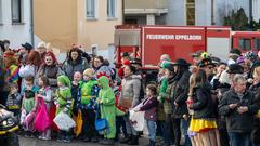 Der SR 3 Prunkwagen auf der närrischen Parade in Wiesbach  (Foto: SR/Pasquale D'Angiolillo)