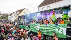 Der SR 3 Prunkwagen auf der närrischen Parade in Wiesbach  (Foto: SR/Pasquale D'Angiolillo)