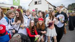 Der SR 3 Prunkwagen auf der närrischen Parade in Wiesbach  (Foto: SR/Pasquale D'Angiolillo)