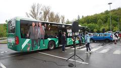 Die SR 3-Comedy-Truppe auf ihrer Spritztour am Impfzentrum Neunkirchen (Foto: SR/Pasquale D'Angiolillo)