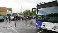 Die SR 3-Comedy-Truppe auf ihrer Spritztour am Impfzentrum Neunkirchen (Foto: SR/Pasquale D'Angiolillo)