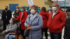 Die SR 3-Comedy-Truppe auf ihrer Spritztour am Impfzentrum Neunkirchen (Foto: SR/Pasquale D'Angiolillo)
