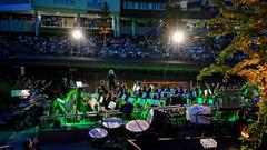 Stefan Gwildis und das Kreisjugendorchester Neunkirchen beim SR 3-Sommerkonzert auf den Bliesterrassen (Foto: SR/Dirk Guldner)