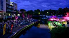 Stefan Gwildis und das Kreisjugendorchester Neunkirchen beim SR 3-Sommerkonzert auf den Bliesterrassen (Foto: SR/Dirk Guldner)