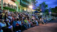 Stefan Gwildis und das Kreisjugendorchester Neunkirchen beim SR 3-Sommerkonzert auf den Bliesterrassen (Foto: SR/Dirk Guldner)