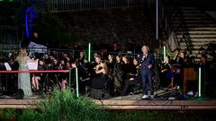 Stefan Gwildis und das Kreisjugendorchester Neunkirchen beim SR 3-Sommerkonzert auf den Bliesterrassen (Foto: SR/Dirk Guldner)