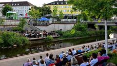 Stefan Gwildis und das Kreisjugendorchester Neunkirchen beim SR 3-Sommerkonzert auf den Bliesterrassen (Foto: SR/Dirk Guldner)