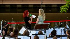 Stefan Gwildis und das Kreisjugendorchester Neunkirchen beim SR 3-Sommerkonzert auf den Bliesterrassen (Foto: SR/Dirk Guldner)