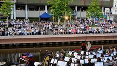 Stefan Gwildis und das Kreisjugendorchester Neunkirchen beim SR 3-Sommerkonzert auf den Bliesterrassen (Foto: SR/Dirk Guldner)