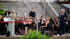 Stefan Gwildis und das Kreisjugendorchester Neunkirchen beim SR 3-Sommerkonzert auf den Bliesterrassen (Foto: SR/Dirk Guldner)