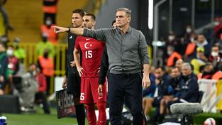 Stefan Kuntz bei seinem Debüt als türkischer Nationaltrainer (Foto: IMAGO / Seskim Photo)