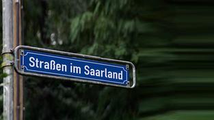 Straßenschild mit der Aufschrift "Straßen im Saarland" (Foto: SR)