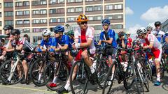 Das Feld der Trofeo beim Start in Neunkirchen (Foto: Pasquale D'Angiolillo)