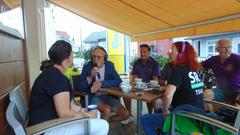 Treffpunkt Ü-Wagen-Reporter Thomas Gerber und Susanne Wachs mit den Aktiven in Bliesen (Foto: SR)