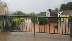Der Heusweiler Markt steht unter Wasser. (Foto: Dani Raidelet)
