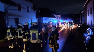 Feuerwehrleute in Eppelborn-Humes (Foto: Thorsten Kremers)