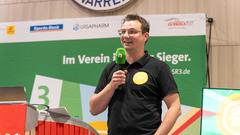 Die Narren aus Niedersalbach gemeinsam mit dem TV Pflugscheid gegen den Musikverein 