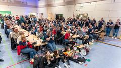Die Narren aus Niedersalbach gemeinsam mit dem TV Pflugscheid gegen den Musikverein 