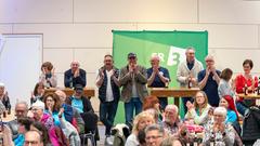 Die Narren aus Niedersalbach gemeinsam mit dem TV Pflugscheid gegen den Musikverein 
