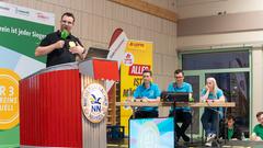 Die Narren aus Niedersalbach gemeinsam mit dem TV Pflugscheid gegen den Musikverein 