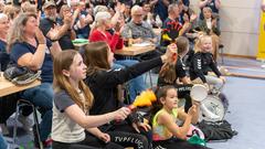 Die Narren aus Niedersalbach gemeinsam mit dem TV Pflugscheid gegen den Musikverein 