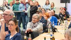 Die Narren aus Niedersalbach gemeinsam mit dem TV Pflugscheid gegen den Musikverein 