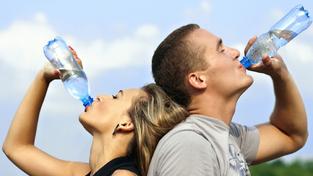 Trinken bei Hitze (Foto: Pixabay/priyanka98742)