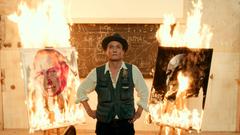 Professor Antonius van Verten (Oliver Masucci) während einer Vorlesung (Foto: BUENA VISTA INTERNATIONAL / Pergamon Film / Wiedemann & Berg Film)