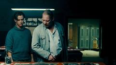 Kurt Barnert (Tom Schilling) mit seinem Vorarbeiter (Ben Becker) (Foto: BUENA VISTA INTERNATIONAL / Pergamon Film / Wiedemann & Berg Film)