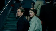 Kurt (Tom Schilling) und Ellie (Paula Beer) flüchten aus der DDR (Foto: BUENA VISTA INTERNATIONAL / Pergamon Film / Wiedemann & Berg Film)
