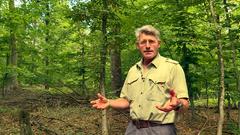 Waldbesitzer Wolfgang Pester, kritisiert den hohen Wildbestand (Foto: SR)