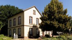 Die alte Schule in Wustweiler (Foto: Raimund Kiefer)