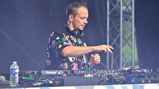 DJ AlleFarben am Misch-Pult. (Foto: Dirk Guldner)