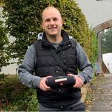 Daniel aut eine JBL-Box gefunden (Foto: UNSERDING/Annika Matheis)