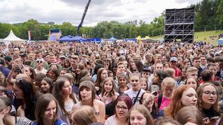 Fans beim Auftritt von Lukas Rieger beim SR Ferien Open Air in St. Wendel (Foto: Dirk Guldner)