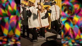 Eine Frau hat sich zu Karneval als Postsack verkleidet (Foto: privat)