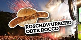Eine Rostwurst vor feiernden Fans auf dem Rocco del Schlacko (Foto: UNSERDING)
