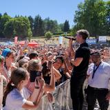 Moritz Garth beim SR Ferien Open Air St. Wendel 2019 auf der Bühne (Foto: UNSERDING/Dirk Guldner)