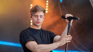 Moritz Garth beim SR Ferien Open Air St. Wendel 2019 auf der Bühne (Foto: UNSERDING/Dirk Guldner)