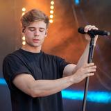 Moritz Garth beim SR Ferien Open Air St. Wendel 2019 auf der Bühne (Foto: UNSERDING/Dirk Guldner)