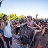 Max Giesinger im Bühnengraben beim SR Ferien Open Air St. Wendel (Foto: UNSERDING/Dirk Guldner)