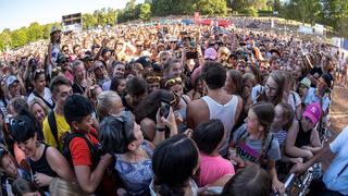 Max Giesinger in der Zuschauermenge beim SR Ferien Open Air St. Wendel (Foto: UNSERDING/Dirk Guldner)