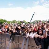 Fans beim Auftritt von Nimo beim SR Ferien Open Air St. Wendel (Foto: Dirk Guldner)