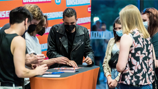 The Faim bei der Autogrammstunde nach ihrem Konzert im Atrium in Orscholz. (Foto: Dirk Guldner)